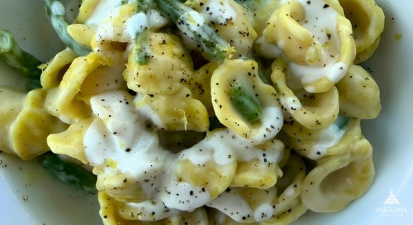 Orecchiette al limone, curcuma e pepe con crema di caprino e fagiolini croccanti