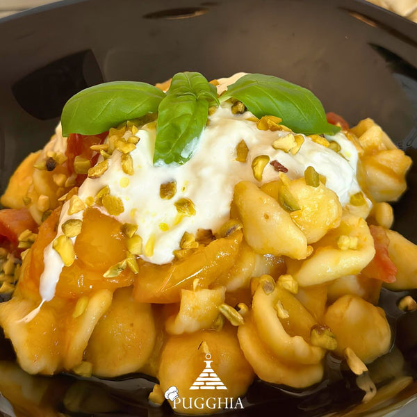 Orecchiette con Datterini ,Stracciatella, Pistacchi e Basilico