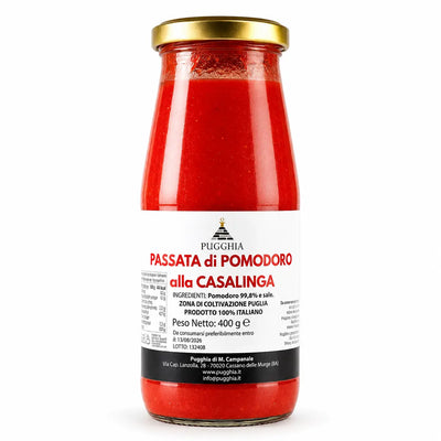 A glass jar of puggghia passata di pomodoro alla casalinga 400 g with gold lid and white label with red text